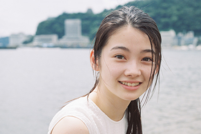 注目の15歳、女優・南琴奈が初の写真集発売！ 画像