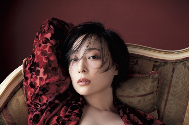 大谷麻衣、オトナな女優の官能撮り下ろし!袋とじ8ページ 画像
