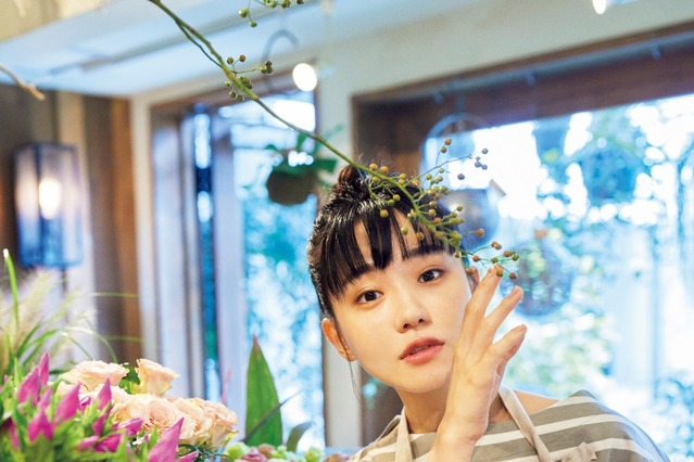 奈緒、花屋の店員に！異色テーマのグラビアに登場 画像