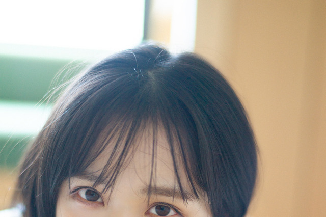 AKB48・小栗有以、水着チラリのワンピース姿がキュート&セクシー!オフショット動画に絶賛多数 画像