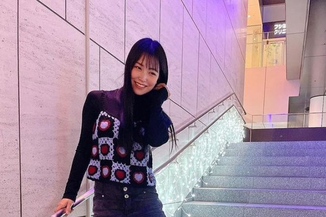 白間美瑠のミニスカ美脚ショットが好評「スタイル天才すぎ」「めーっちゃ綺麗」 画像