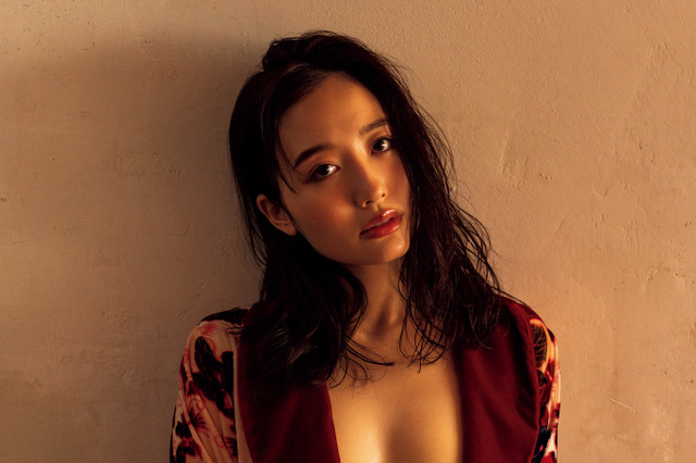 ABEMAの恋リア出演中！浦まゆが大胆露出のグラビに挑戦 画像