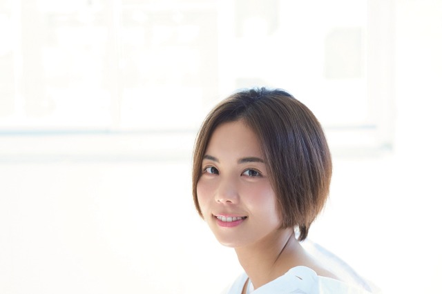 ABCテレビのエースアナ・ヒロド歩美、プライベート感たっぷりの“クリスマスデート”グラビア披露! 画像