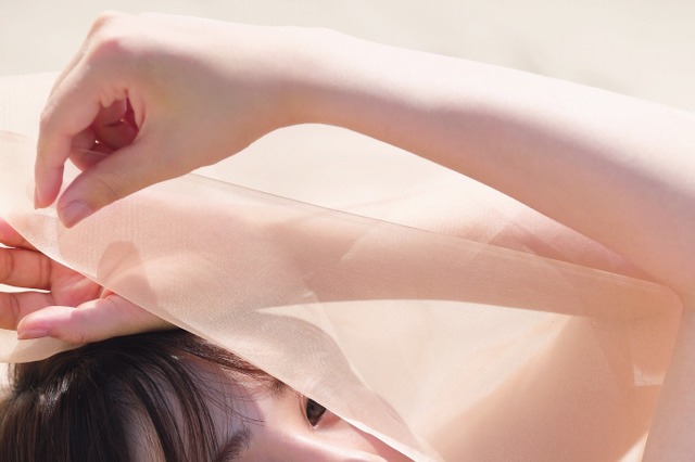 人気声優・伊藤美来の写真集『Sheer』がオリコンランキング1位に！ 画像