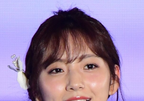 乃木坂46・新内眞衣、8年ぶりの制服ショット公開! 画像