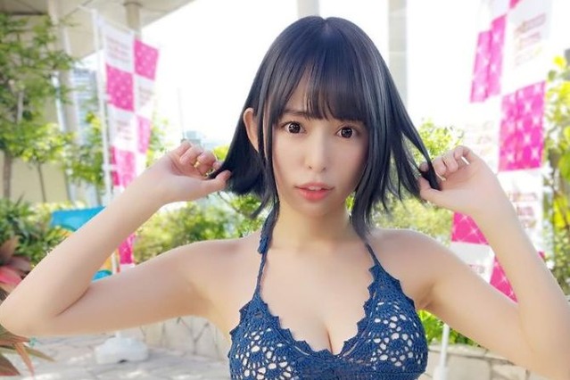 純情のアフィリア・寺坂ユミ、セクシーなニットビキニ姿公開! 画像
