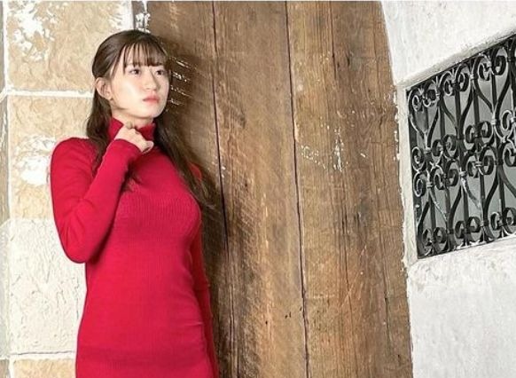 NMB48・上西怜、超ミニのワンピで大人の色気！ 画像