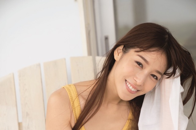セント・フォースの人気キャスター集結!『原色美人キャスター大図鑑2022』発売 画像