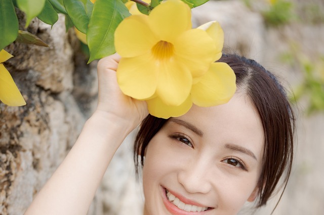 元かわいすぎるビールの売り子・伊藤愛真、初DVDで完璧スタイルを披露! 画像