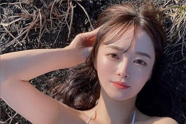優希クロエ、水着・ランジェリーで美ボディ披露！写真集オフショットを公開 画像