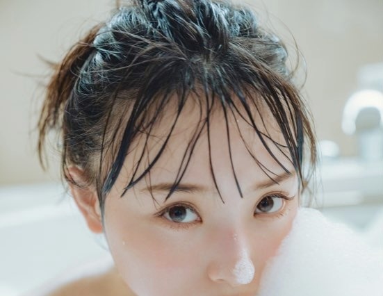 NMB48・梅山恋和のセーラー服姿に泡風呂ショットも！初写真集の表紙3種公開！ 画像