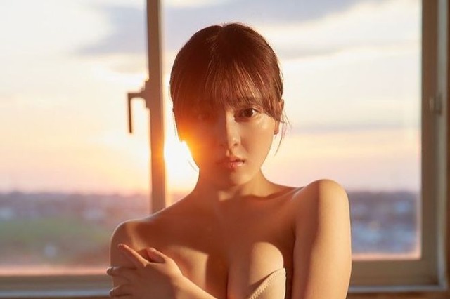 ミスジェニック2021・由良朱合、谷間セクシーなビキニカットをSNSで公開! 画像