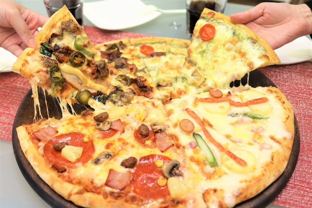 【実食レポ】“トッピングが34種類”のてんこ盛り！ドミノ・ピザの新商品「ベスト34」 画像