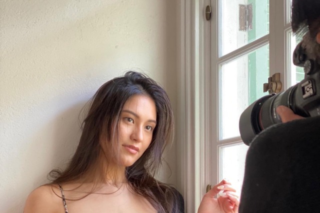 グラビア界の超新星ことロサリオ恵奈、ダイナマイトボディーを披露 画像