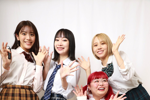 貴島明日香、ミニスカJK姿披露!普段よりノリノリのテンションに 画像