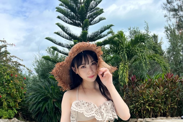 NMB48・梅山恋和、1st写真集発売直前にスタイル抜群のビキニオフショット公開！ 画像