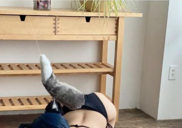 花巻杏奈、人生初コスプレ!シスター×獣耳のセクシーショット披露 画像
