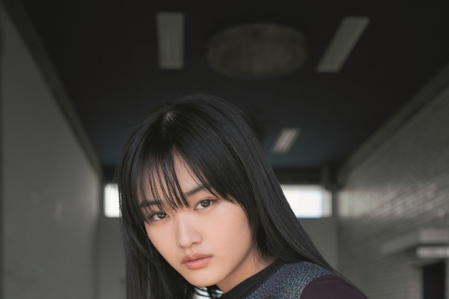 櫻坂46・山﨑天16歳、『blt graph』表紙で大人モード全開 画像