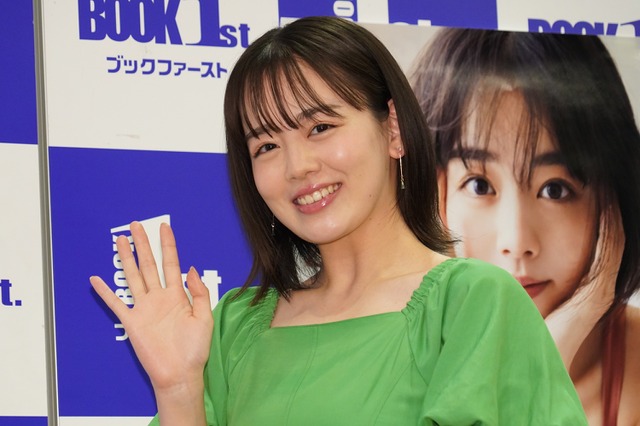 伊原六花、ビキニ姿でこだわりの腹筋披露「あっ、大人になったな」 画像