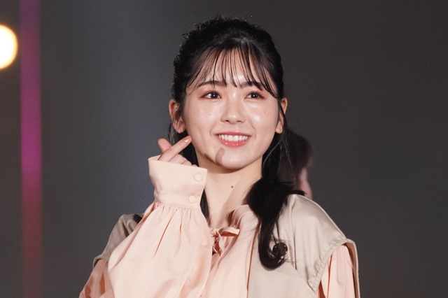 【TGC 2022 S/S】坂道グループの登場に観客が歓喜、筒井あやめは“きゅんポーズ”を披露 画像