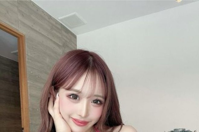 白ギャルモデル・伊藤桃々、迫力バストのビキニショットにファンくぎ付け! 画像