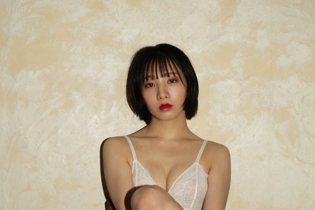 元乃木坂46・能條愛未、1st写真集で初のセクシーカット！ランジェリー姿が先行公開 画像