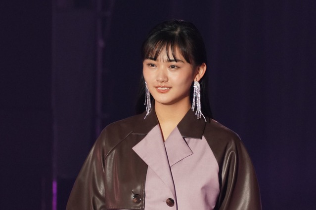 櫻坂46・山﨑天、卒業する渡邉理佐に号泣「こんなお姉ちゃんいたらいいのに」 画像