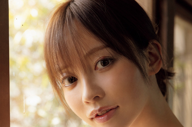 春名美波、シートベルトブラに挑戦！「グラビアの奥深さに気付かされた」 画像
