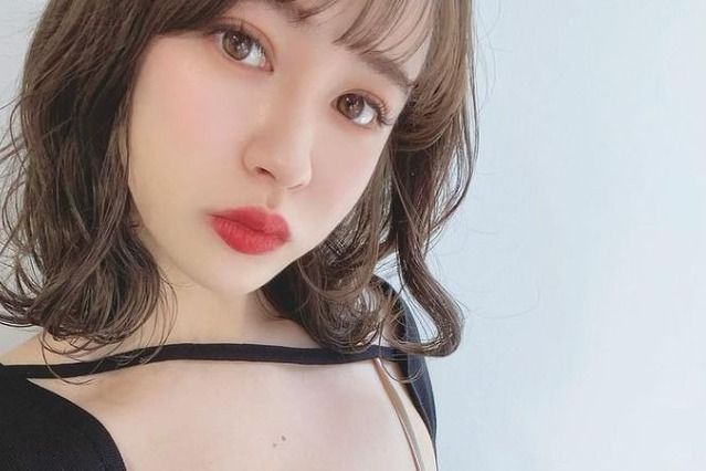 ナタリア聖奈、デコルテあらわなセクシー“春夏コーデ”披露 画像