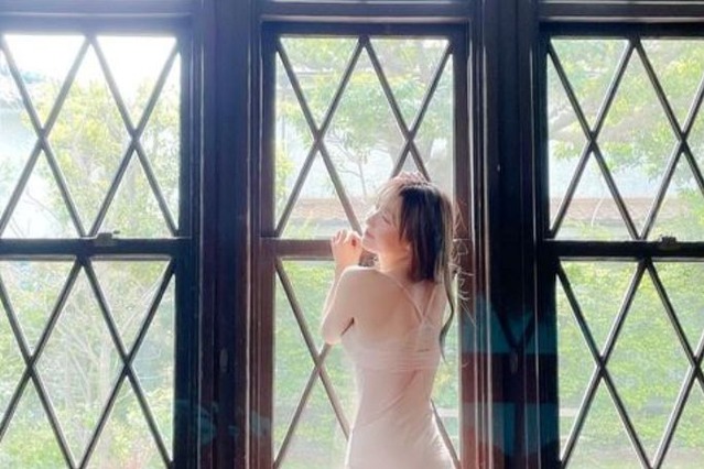 伊藤愛真、FRIDAYグラビアオフショット公開！セクシーバックショットに「美尻」「美しすぎ」 画像