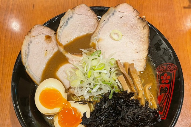 【実食】東京駅で金沢の名店『金澤濃厚中華そば神仙』が奇跡の出店！21日から提供開始 画像