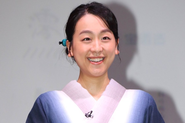 浅田真央、青を基調とした浴衣姿でイベント登場! 会場を魅了 画像