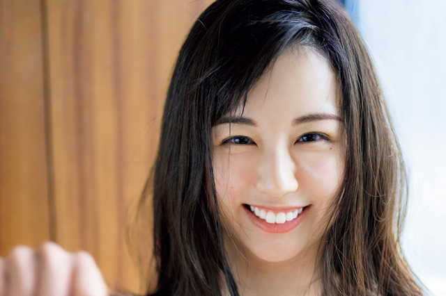 くりえみ、写真集『誘惑』アザーカット公開!若妻ランジェリーで誘惑 画像