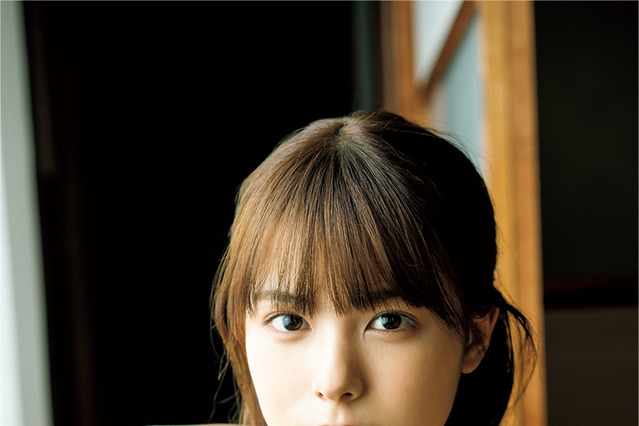 宮崎あみさ、古民家舞台に制服&水着グラビア 画像