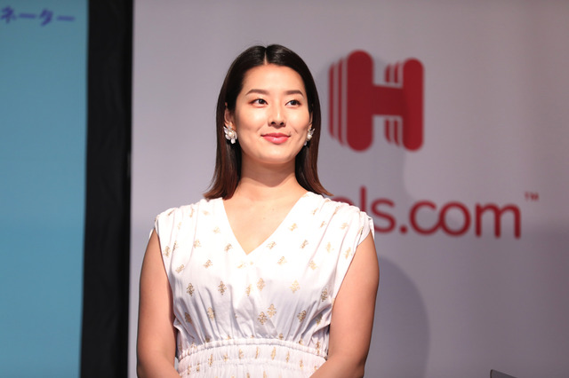 すみれ、出産後初のイベント登壇!子供との海外旅行は「早くハワイに行って家族に会わせたい」 画像