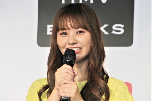 「こんなところで脱いじゃって!」「やばいっ!」NMB48・中野美来、本郷柚巴の1st写真集に大興奮 画像