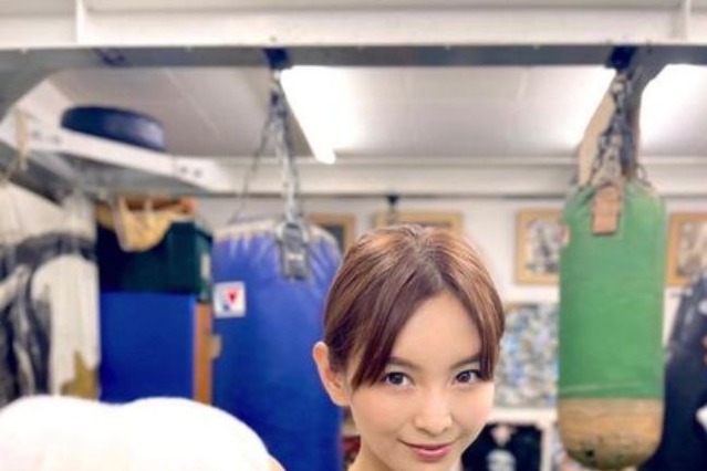 ほのか、“ガチ”のミット打ち公開!「キレがある」「カッコいい」 画像
