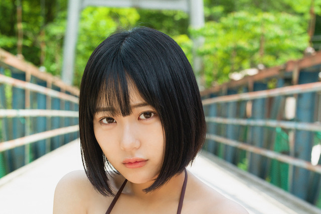 HKT48・田中美久、「STRiKE！」表紙に登場！グラビア引っ張りだこの完璧スタイルを披露 画像