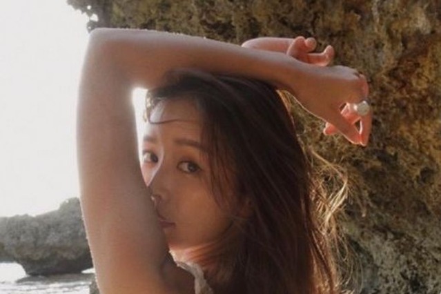 「色気半端ない」加治ひとみ、パーフェクトなスタイル魅せる水着ショット披露 画像