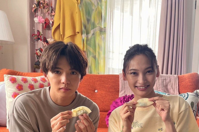 『理想ノカレシ』オフショ公開!大政絢&佐藤大樹が餃子作り、堀未央奈&小宮璃央がギャルピースショット 画像