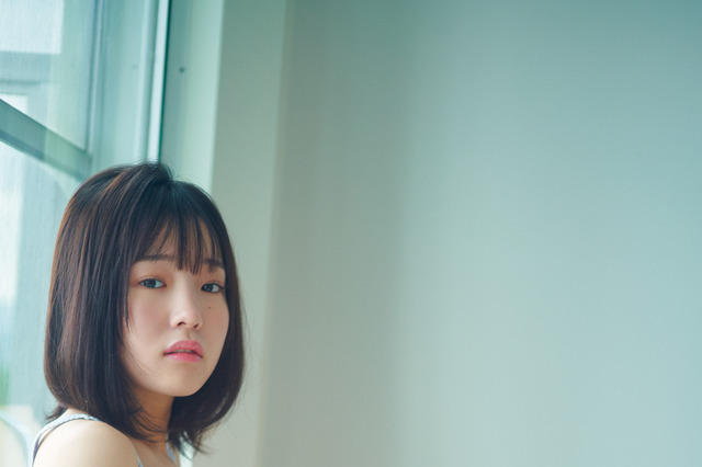 1000年に1度の童顔巨乳・花咲ひより、横乳セクシーカットも!『FLASH』グラビアに登場 画像