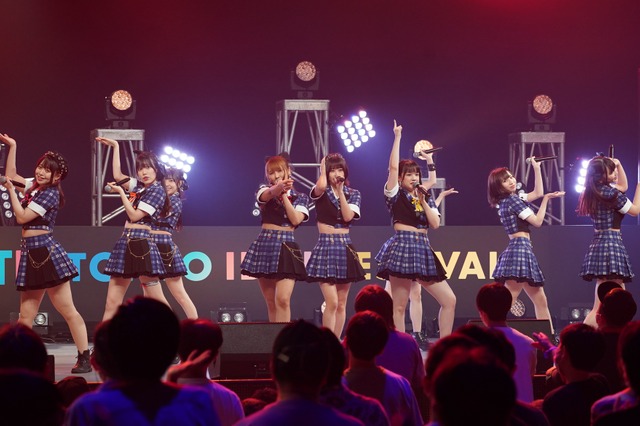 イケてるハーツが「TIF2022」で熱狂ライブ!へそチラ&ミニスカートの衣装でファンを魅了! 画像