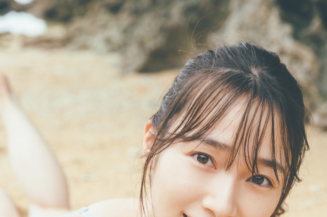 櫻坂46・守屋麗奈、1st写真集の書店特典水着ポスターが公開! 画像