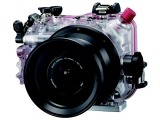 オリンパス、デジタル一眼レフカメラ「E-300」用の防水プロテクタを発売 画像