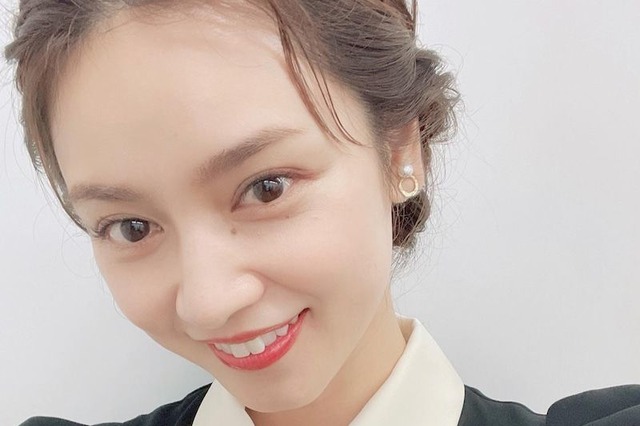 平愛梨、フェミニンコーデのキュートな自撮りカットを公開！「美人さん！」 画像