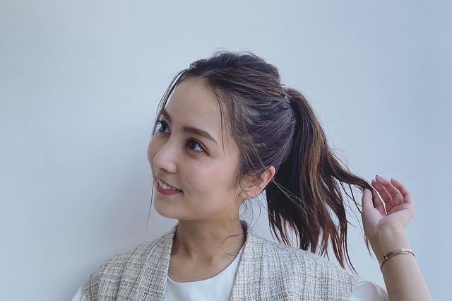 『ユニコーンに乗って』出演の石川恋、“ポニーテール凛花”のキュートなオフショット公開！ 画像