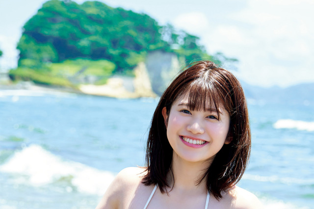 虹コン予科生・原田珠々華、初々しい白ビキニ披露 画像