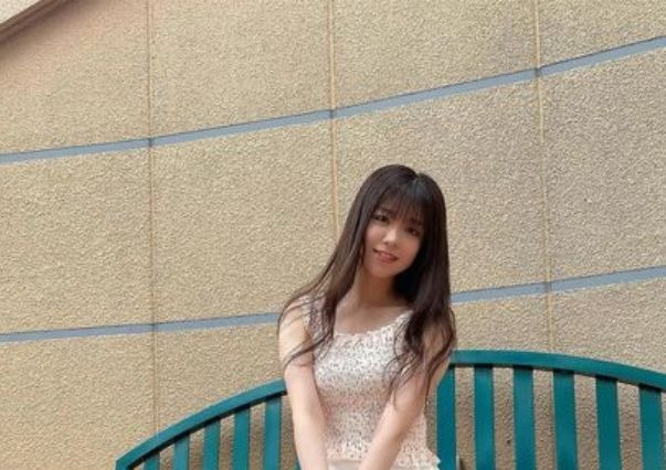 NMB48・貞野遥香、可愛すぎるミニスカカットにファン注目 画像