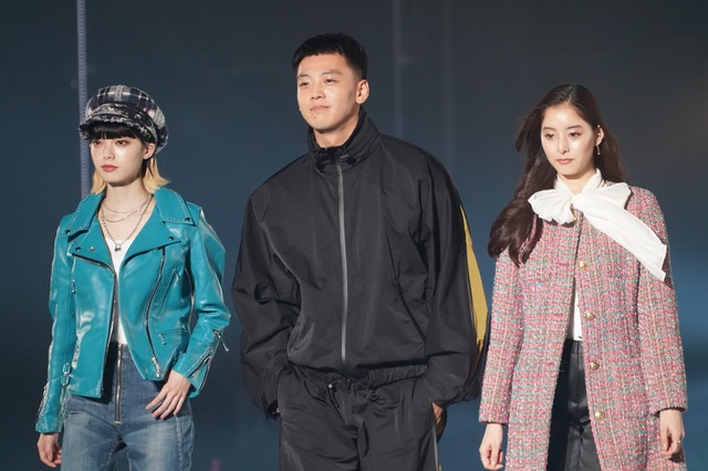 【TGC 2022 A/W】竹内涼真＆新木優子＆平手友梨奈、ランウェイで“仲良しポーズ”「3人揃って出られるとは」 画像