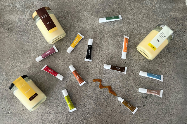 高級プリン専門店「プリン研究所」のソース容器がリニューアル！絵の具のようなキュートな見た目に 画像